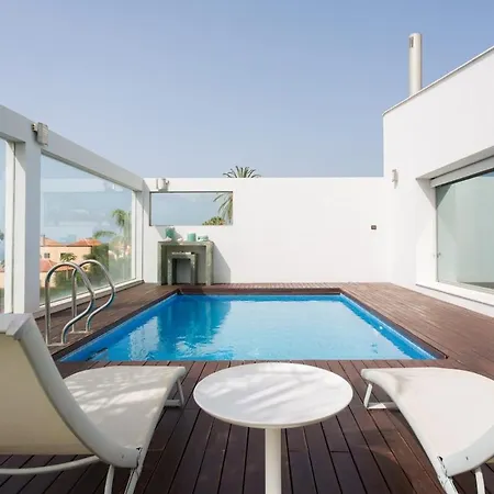 Luxurious In With Pool And Great Views Villa *