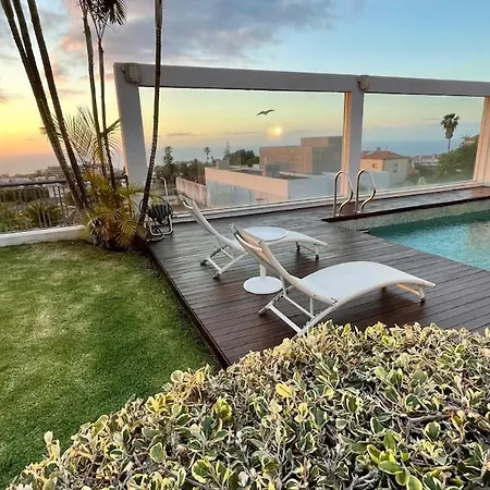 Luxurious In With Pool And Great Views