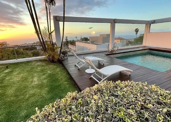 Luxurious In With Pool And Great Views
